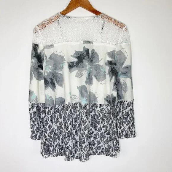 Mystree Gray Floral Top Womens Size Medium Lace Blouse Bohemian - Picture 6 of 7